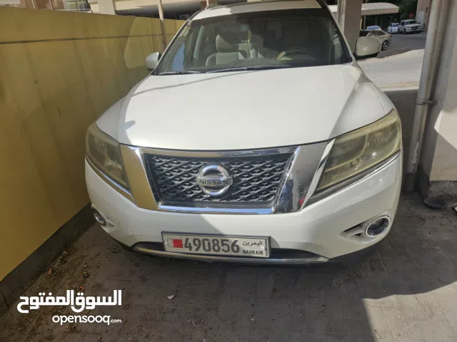 Nissan Pathfiner SL 2014 (full option) leather.