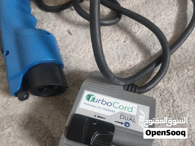 شاحن Level 1 / Level 2 (مكتوب عليه 120V / 240V DUAL). من شركة AeroVironment. يُستخدم لشحن السيارات ا