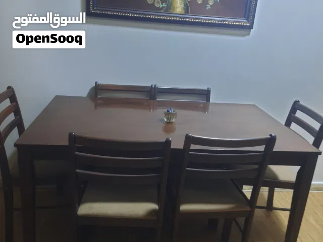 طاوله طعام  500 سعودي أو 200 الف يمني جديد وصوره جدار كبيره0  ب 20الف يمني جديد