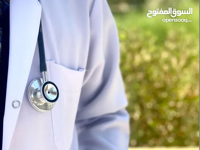 عيادة طب عام للبيع مع معداتها قائمة من 6 سنوات في وادي الحجر تحتوي على غرفة فحص واستقبال ومنامة