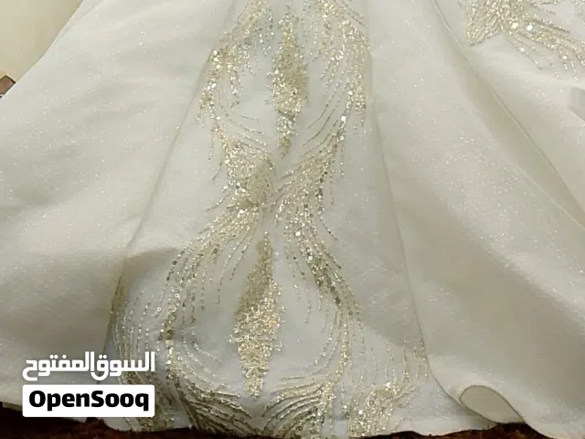 فستان عروس ابيض