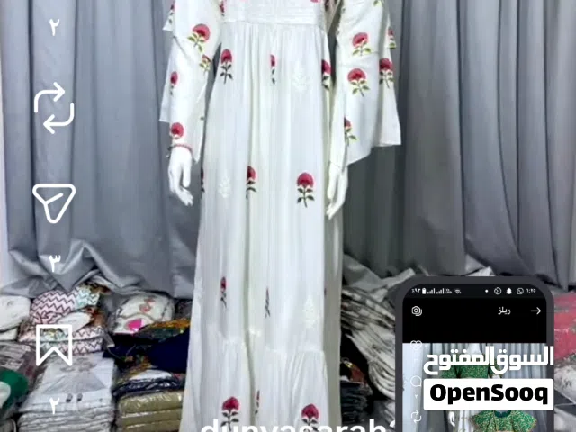 ميلكانات للعرض الملابس