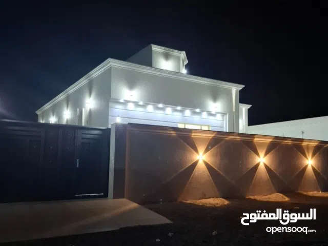 305 m2 4 Bedrooms Townhouse for Sale in Al Sharqiya Ja'alan Bani Bu Ali