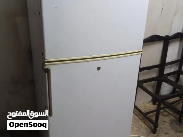 ثلاجة جينرال ديلوكس بحالة ممتازة تبريد وتجميد ماشاء ناقصها جيب للباب فقط للبيع بسعر مغري