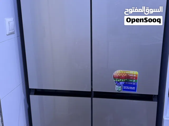 ثلاجه + مجمدة نظيفه استدخام قليل   الطول 170  العرض 80  العمق 55 وبيهه مجال  بغداد حي العدل