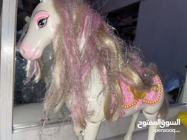 حصان كبير يعمل ع البطاريات