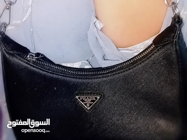 حقيبه يد ماركة prada
