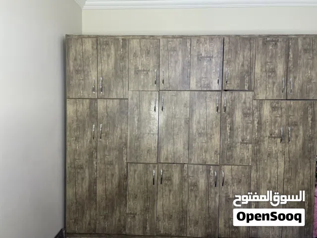 خزانة ملابس 2025 للبيع