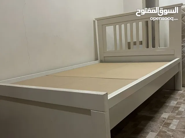 سرير نفر ونص و ترابيزة من ايكيا
