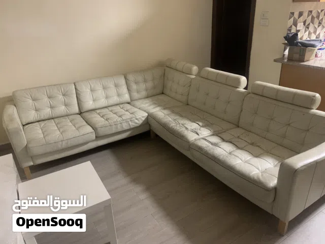 كورنر ايكيا لون ابيض 5 مقاعد بحالة جيدة