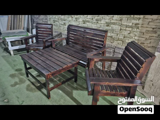 بيع طاولة خشب مع الكراسي