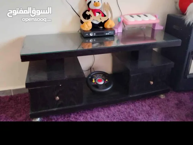 طاولات شاشه وطاوله وسط للببيع 15دينار