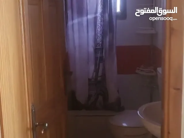 بيت للبيع او الاجار مساحه 145 م العماره خالبه من السكان لايوجد فيها غير المالك مكونه من طابق واحد