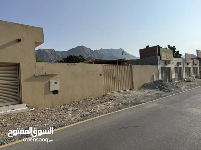 كراج صناعيه في منطقه الرحيب في ضدنا دبا الفجيره للبيع