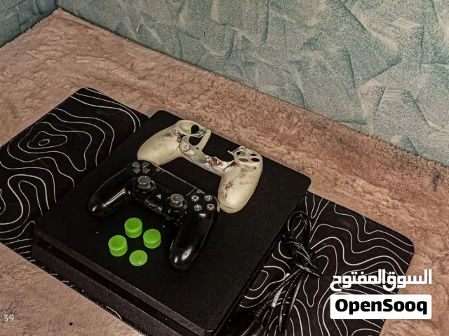 PS4 Slim 500GB للبيع  بحالة ممتازة  استخدام خفيف  مع يد أصلية وشريط لعبة