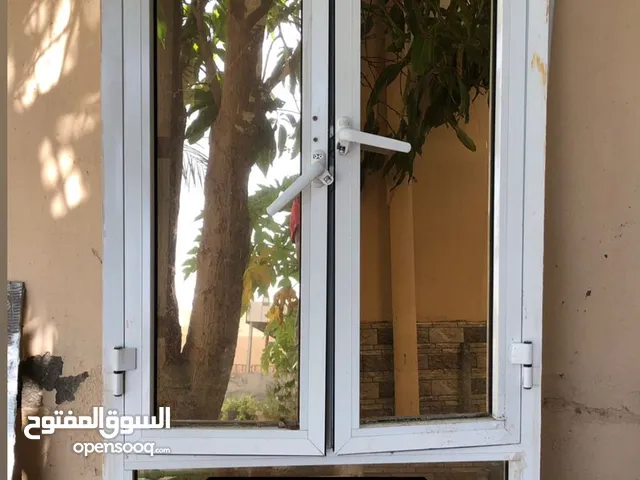 يوجد قطعتين نوافذ بحاله جيده