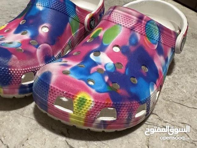 ORIGINAL CROCS FOR SALE MULTICOLOR MADE IN VIETNAM SIZE 39.5