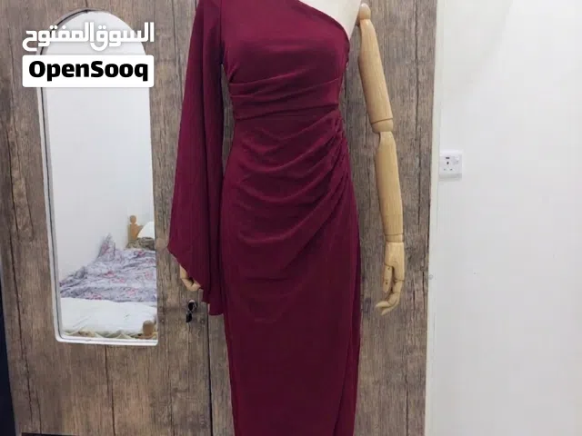 فستان ماروني بكوالتي تركي استعمال مره واحده فقط الشعر 45الف والتوصيل مجانا لكافه انحاء العراق