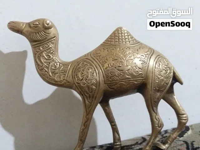 تحفة جمل نحاسي مزخرف قديم بحجم الكف