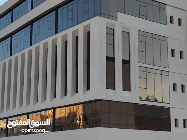 مكتب تجاري راقٍ للإيجار - واجهة أمامية بناية أمازون - شارع المها التجاري