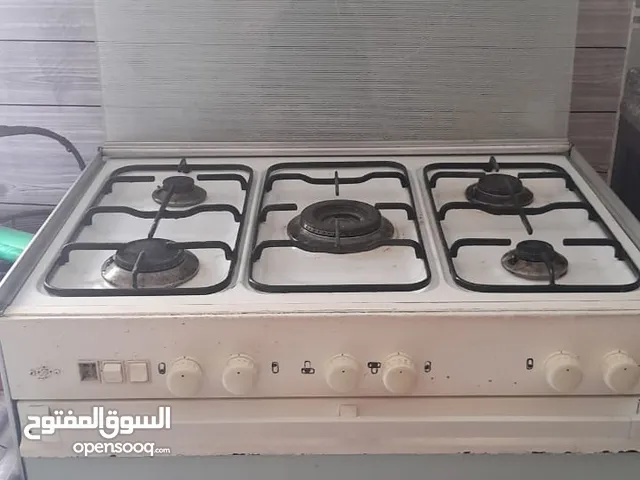 غاز مستعمل حاله جيده شعله ممتازه كما هو موضح في الفيديو. وشعله الفرن ممتازه للبيع