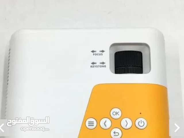 وصف المنتج جهاز عرض صغير YOWHICK/1080P الملحقات: دليل التعليمات، جهاز التحكم عن بعد، كابل ثلاثي ال