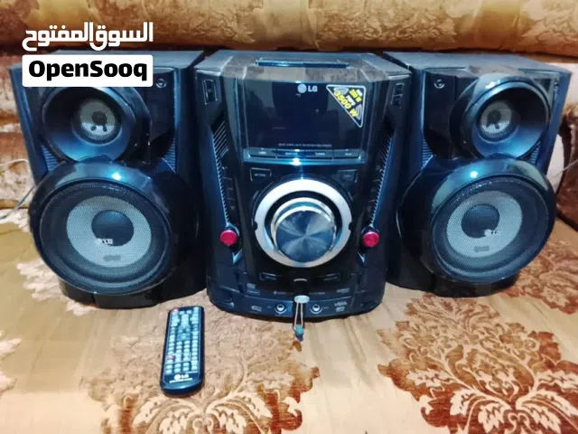 سلام عليكم عندي سبيكره LG يكربو فيها 3دسكات وفلاش ميمري وتعرض شاشه دفيديه وشريط ومعاها جهاز