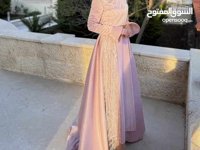فساتين تصميم خاص - بموديلات حصرية، خامات راقية وشغل ناعم، بأسعار لطيفة، التوصيل متاح داخل اربد