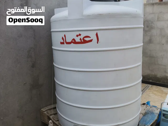 تانكي ماء طن لون ابيض عامودي (اعتماد)