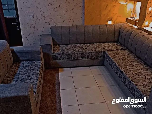 طقم كورنار مستعمل بحاله الوكاله خشب لاتيه مش بحاجه اشي موجود ماركا الجانوبيه صالحيه العابد