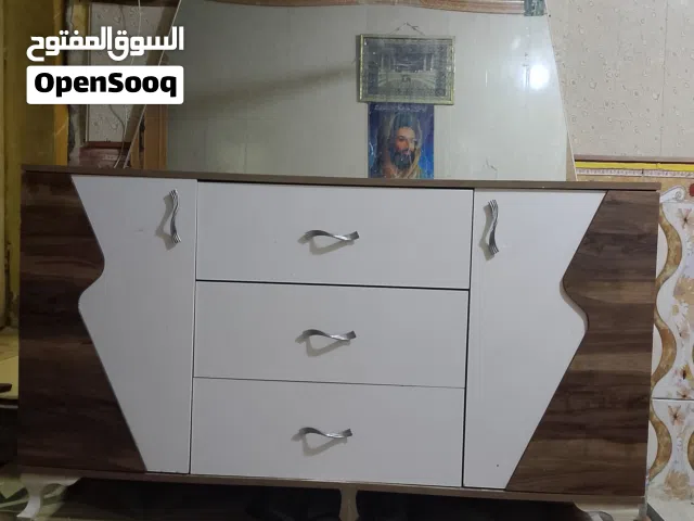 ميز مراية مستعمل بس ما بي شيء نظيف