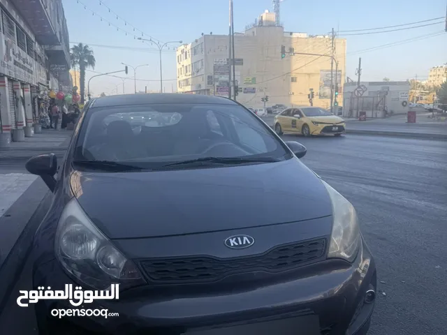 كيا ريو 2013 نظيفة وغرفتها جديدة وكالة