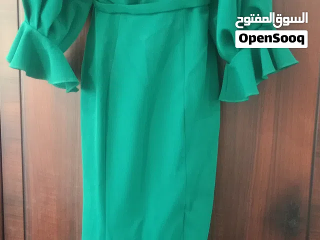 ملابس شيك في منها الجديد ومنها لبسه واحده اسعار متفاوته ابتداء من خمسه