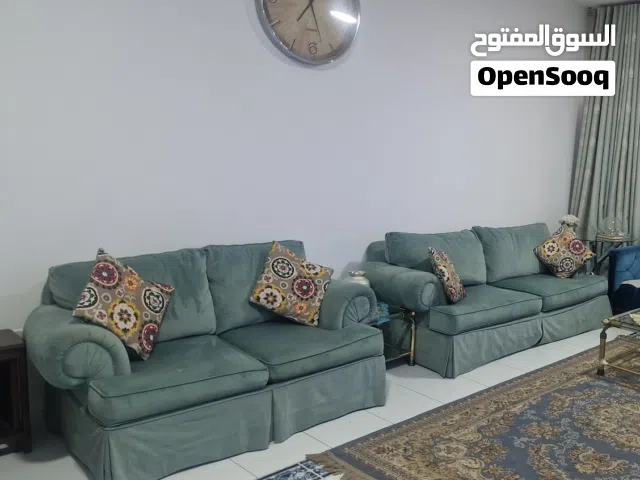 كنبتين ( 2 ) قطيفة - ناعمة -  بحالة ممتازة - + طاولة زجاج - للبيع داخل أبوظبى - شارع الفلاح 350 درهم