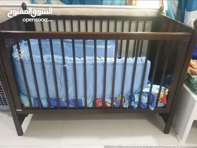 سرير اطفال بحالة جيدة