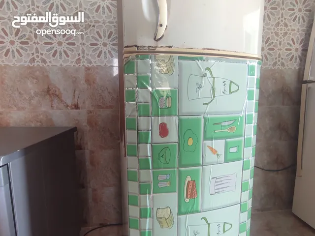 ثلاجه كبيره للبيع أمورها طيبه شوف الوصف مهم