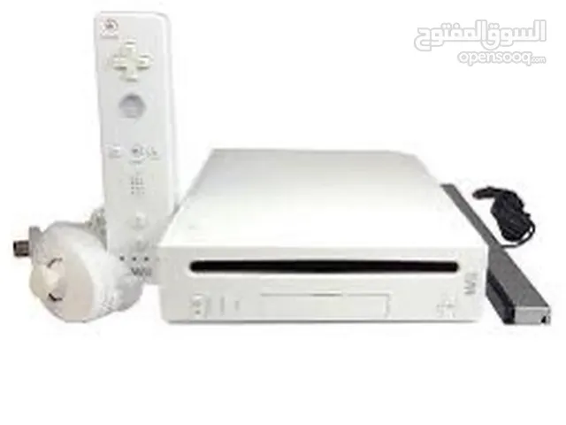 Wii مهكر مع اربع كامل مع ميزان ثلاث ايادي وثلاث جويستك كامل اغراضه