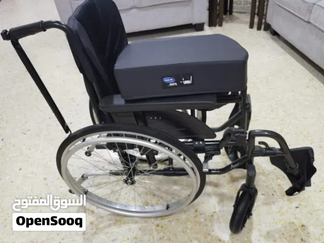 كرسي متحرك Invacare أصلي للبيع بحالة ممتازة جدًا