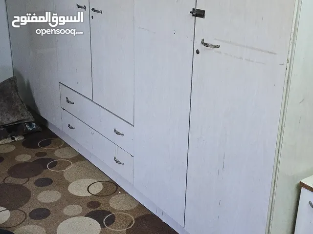 خزانة 3 أبواب بحالة جيدة مستعملة
