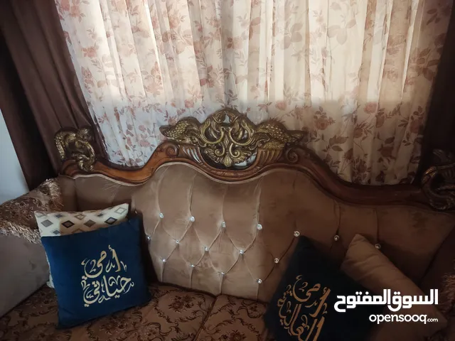 طقم كنب زان مكون 12 مقعد عباره عن طقمين