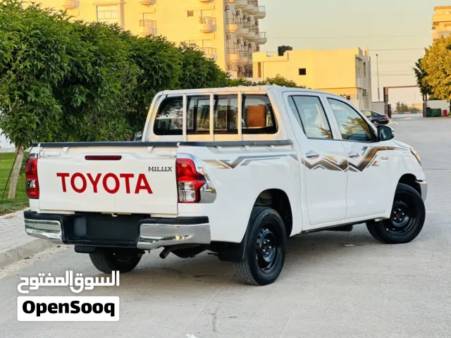 2023 Toyota Hilux SR5