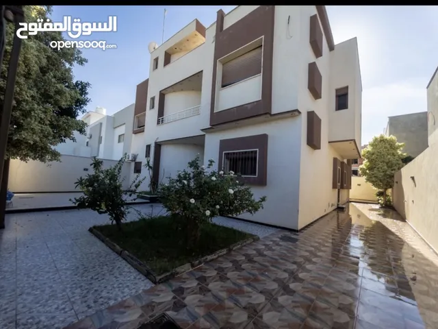 500 m2 More than 6 bedrooms Townhouse for Sale in Tripoli Al-Serraj