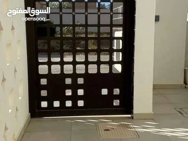 مبني تجاري خدمي من شقاتين وملحق ف سنتر بن عاشور يصلح لشركات ولعيادات