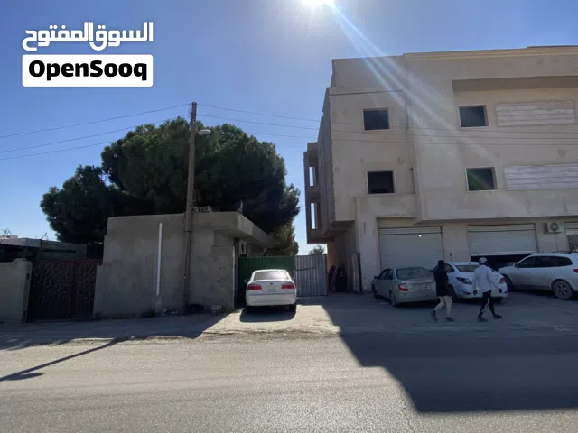 ارض للبيع.