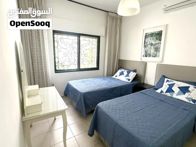 سرير زنبركي فندقي فاخر مع راسية للبيع بسعر مغري 70 دينار،متوفر  مقاس مفرد ومفرد ونصف الكمية محدودة