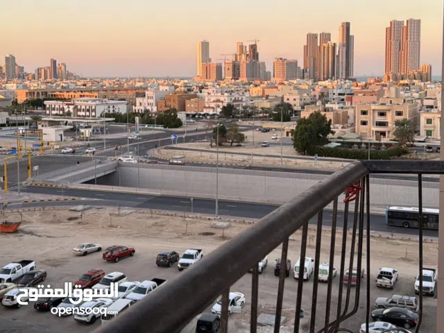 شقة بحولي لمدة 2 شهرين متاحة من 15/ 6  وحتى 15/ 8  قطعة 5 على شارع القاهرة بجوار دوار صادق والغانم