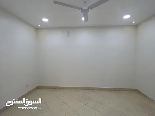 500 m2 5 Bedrooms Townhouse for Rent in Northern Governorate Madinat Hamad