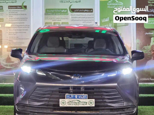 تويوتا سيينا  فئه LE موديل 2022 وارد أمريكي بحادث جداً بسيط وممشى جداً قليل لاتفوت الفرصه وبادر.....