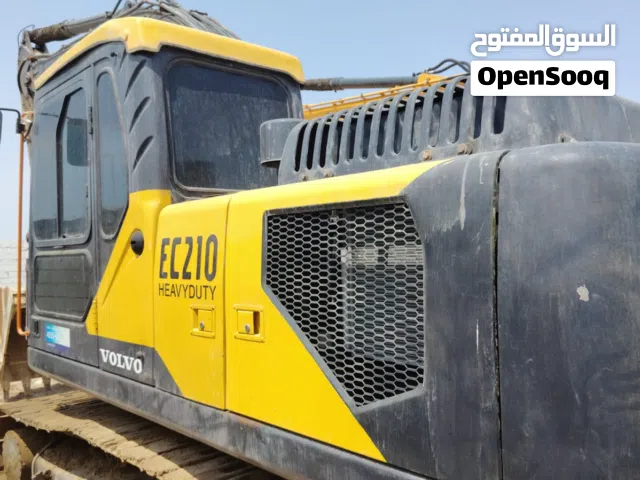 بوكلين فولفو 2020 مقاس 210 للبيع ممشي 4500 و يوجد شواكيش