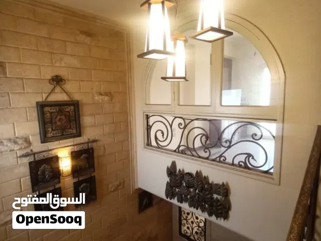 تاون هاوس للبيع بالمطبخ والتكيفات القاهرة الجديدة خلف واتر واى والرحاب كمبوند لاروزا